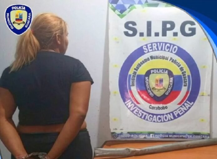 Golpeó a su hija de 13 años por salir embarazada de su padrastro