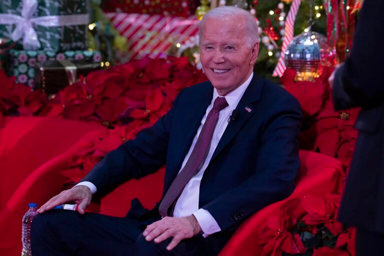 Biden firma la ley de presupuestos que evita un cierre del Gobierno
