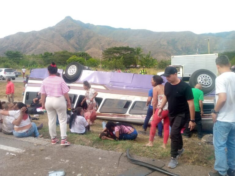 Grave accidente de autobús en la Autopista Regional del Centro deja múltiples víctimas