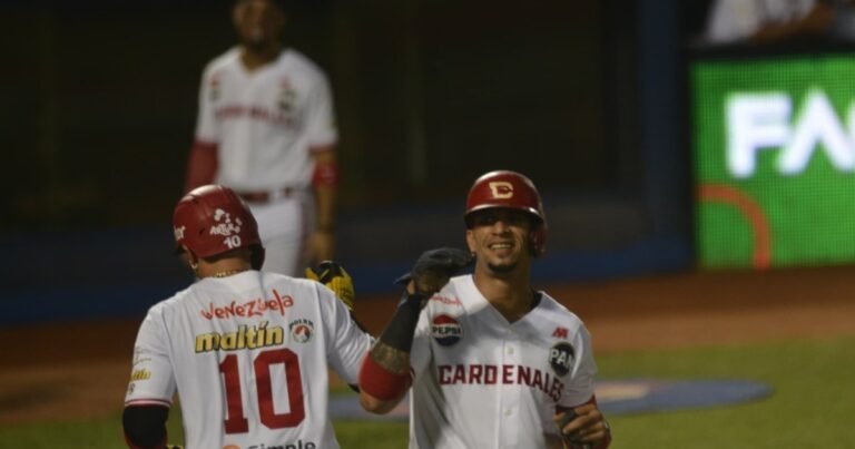 Cardenales le voltea el juego a Tigres a punta de cuadrangulares (+resumen)