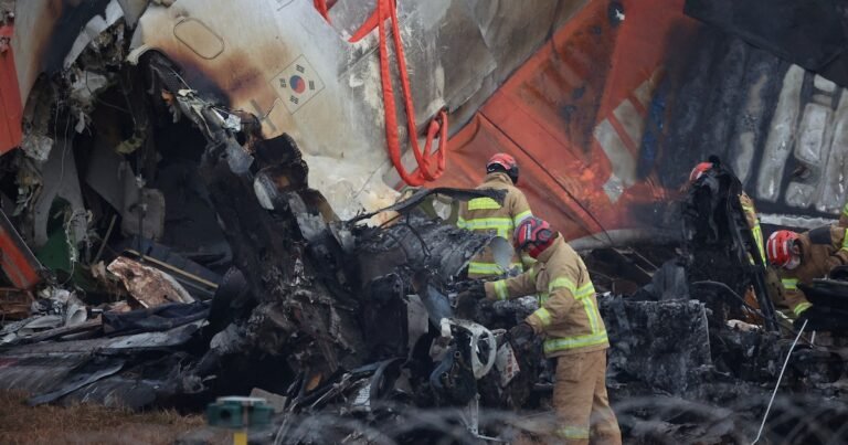 Identificaron a 140 de las 179 víctimas del vuelo de Jeju Air siniestrado en Corea del Sur: decretaron 7 días de duelo
