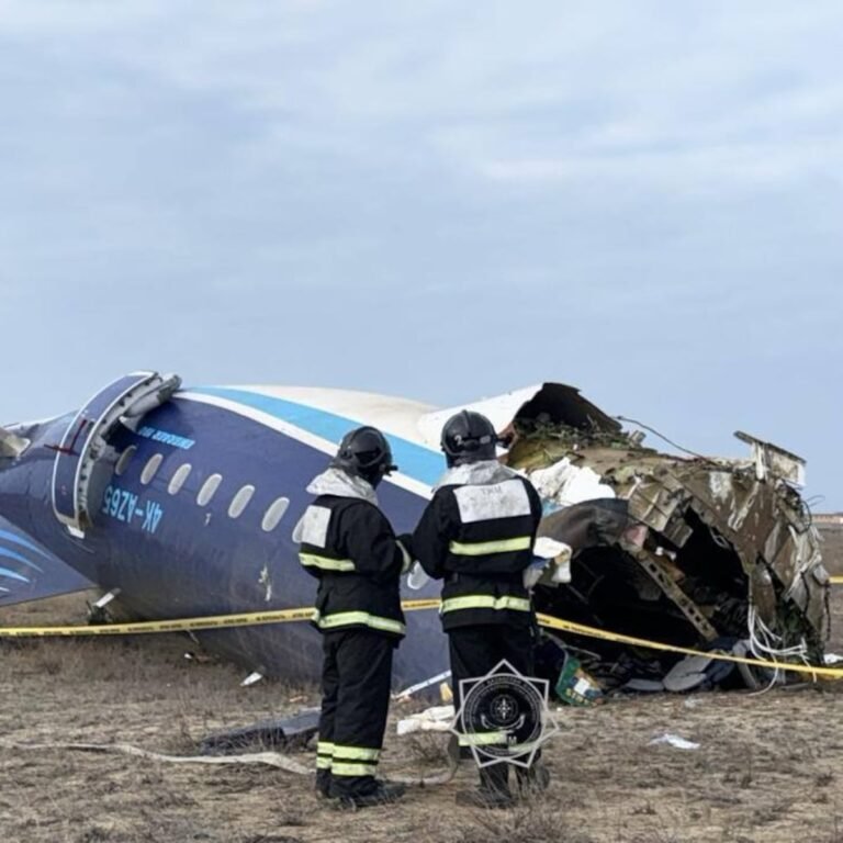 ¿Qué se sabe del accidente de avión en Kazajistán? | El PAÍS Exprés