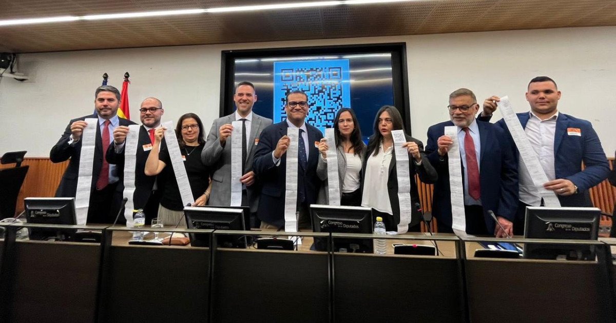 Las actas de escrutinio que demuestran el fraude de Maduro en Venezuela llegan al Congreso de los Diputados