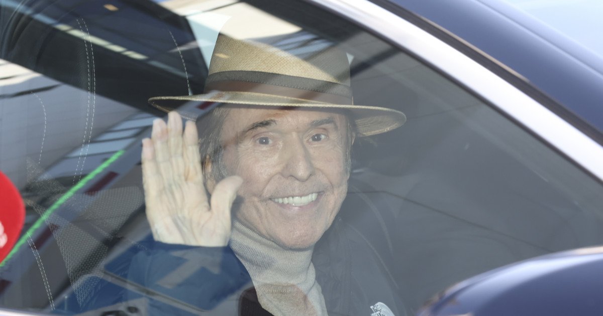 La lujosa urbanización de Madrid donde Raphael se recupera tras recibir el alta hospitalaria La lujosa urbanización de Madrid donde Raphael se recupera tras recibir el alta hospitalaria