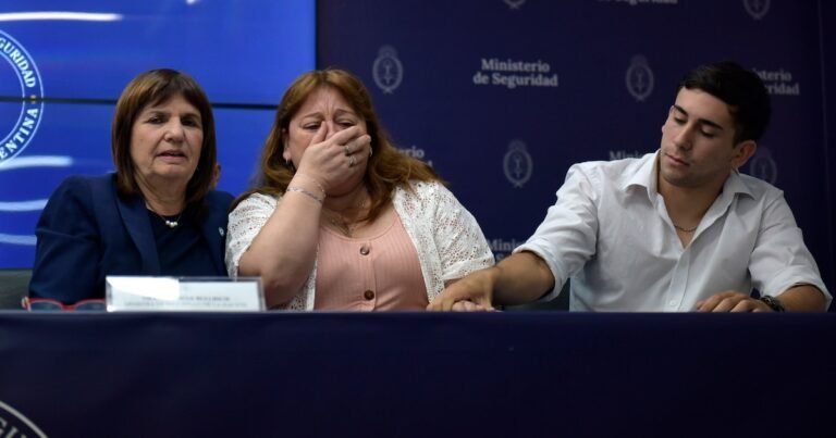 La madre del gendarme Nahuel Gallo, entre las lágrimas y el agradecimiento por las gestiones del Gobierno