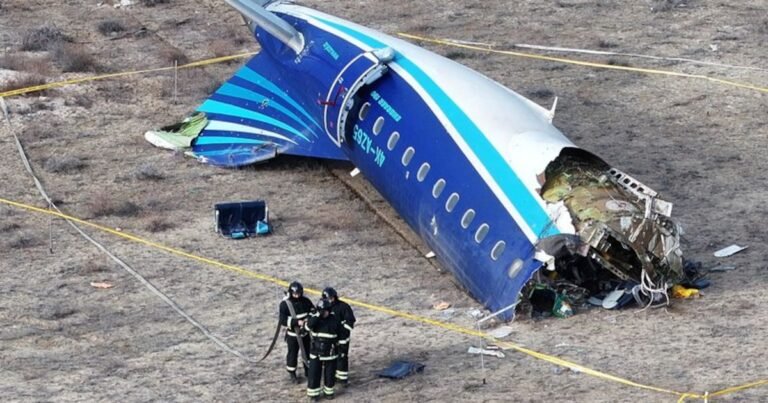 Ucrania acusó a Rusia de derribar el avión civil en Kazajistán: hay 38 muertos