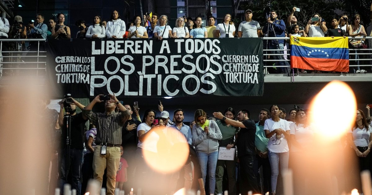 Denuncian que 1.877 presos políticos continúan tras las rejas en Venezuela por oponerse al fraude electoral de Maduro Denuncian que 1.877 presos políticos continúan tras las rejas en Venezuela por oponerse al fraude electoral de Maduro