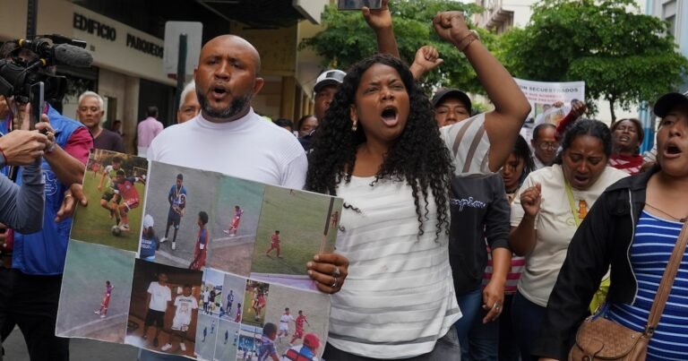 “Esto no es vida, por favor devuélvanos a mis hijos”: el clamor del padre de uno de los cuatro chicos desaparecidos en Guayaquil