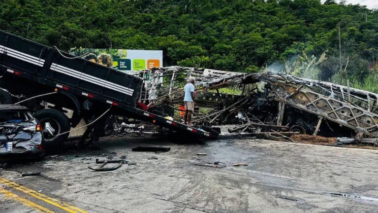 los videos más estremecedores del accidente vial que dejó 38 muertos