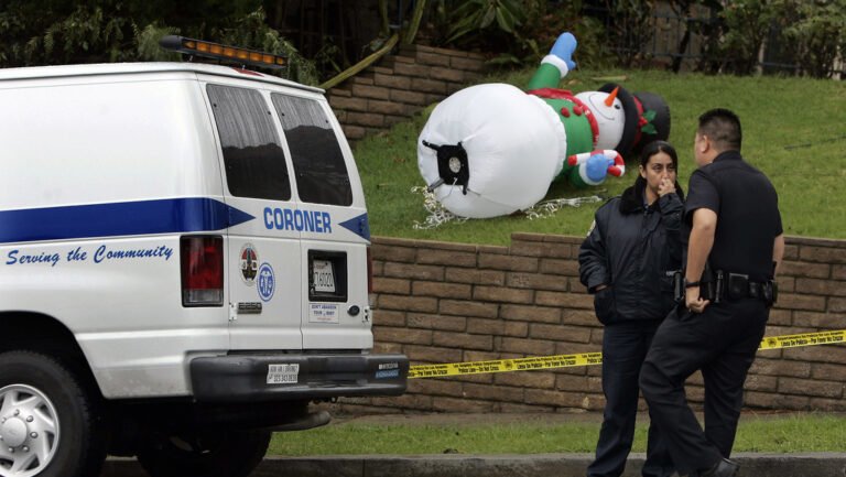 “Santa asesino” tomó venganza y mató a una familia en plena Nochebuena