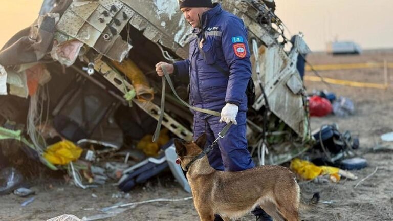 Azerbaiyán abre una investigación sobre el avión estrellado en Navidad mientras Rusia trata de frenar las especulaciones sobre su implicación