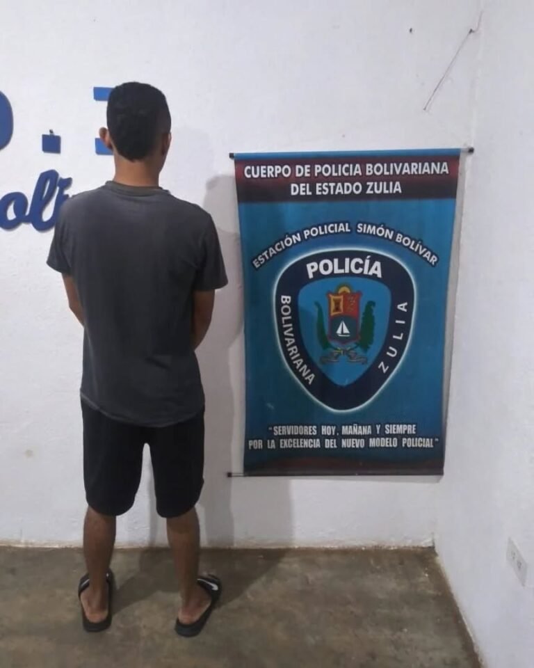 A mordiscos atacó a su pareja
