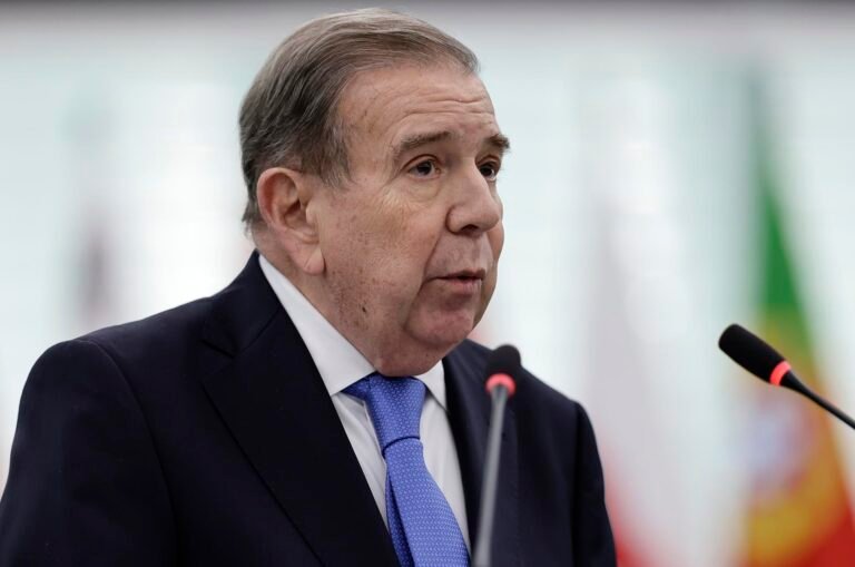 Edmundo González pide recordar a los presos políticos en Navidad