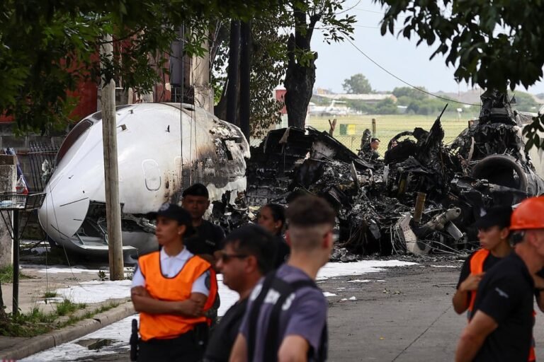 Tocó pista y NO FRENÓ: la hipótesis tras el avión que se estrelló contra una casa en San Fernando
