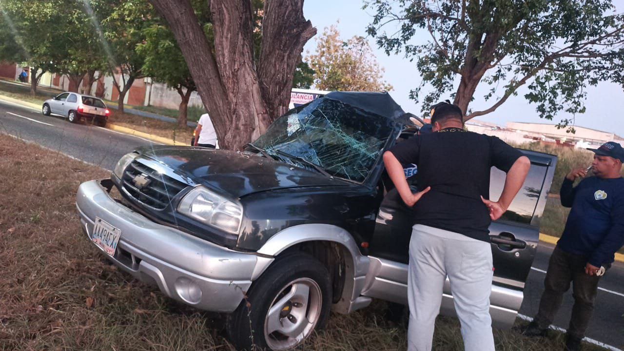 Falleció conductor tras chocar contra un árbol en el Paseo Caroní Falleció conductor tras chocar contra un árbol en el Paseo Caroní