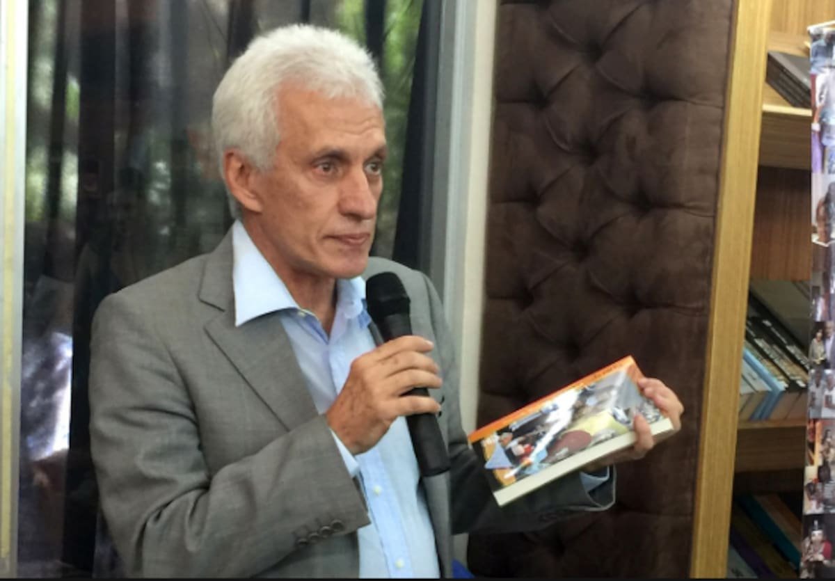 Uno de los opositores venezolanos asilados salió de la embajada argentina para entregarse a las autoridades chavistas Uno de los opositores venezolanos asilados salió de la embajada argentina para entregarse a las autoridades chavistas