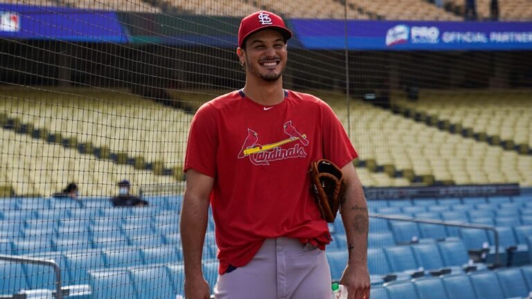 Fuentes: Nolan Arenado, de los Cardenales, bloquea un canje con los Astros