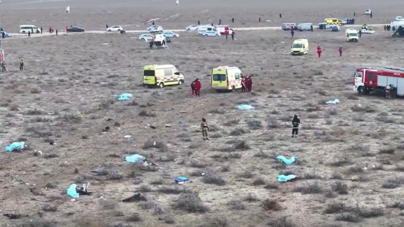 Un pasajero grabó el interior del avión en Kazajistán minutos antes de estrellarse Un pasajero grabó el interior del avión en Kazajistán minutos antes de estrellarse