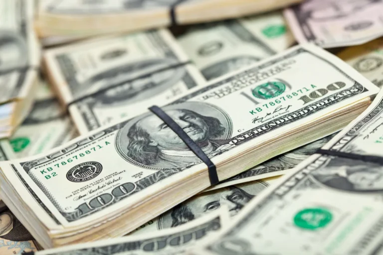 El dólar se cambia este martes para la venta a 60.98 pesos