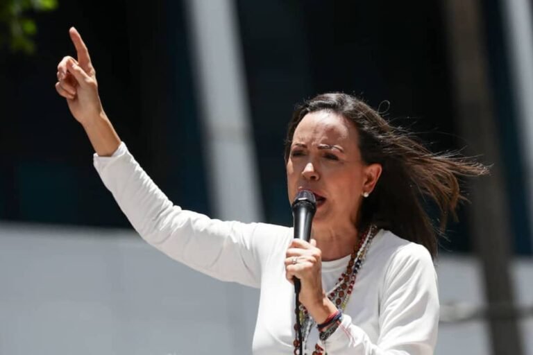 María Corina Machado envía mensaje a familiares de los militares