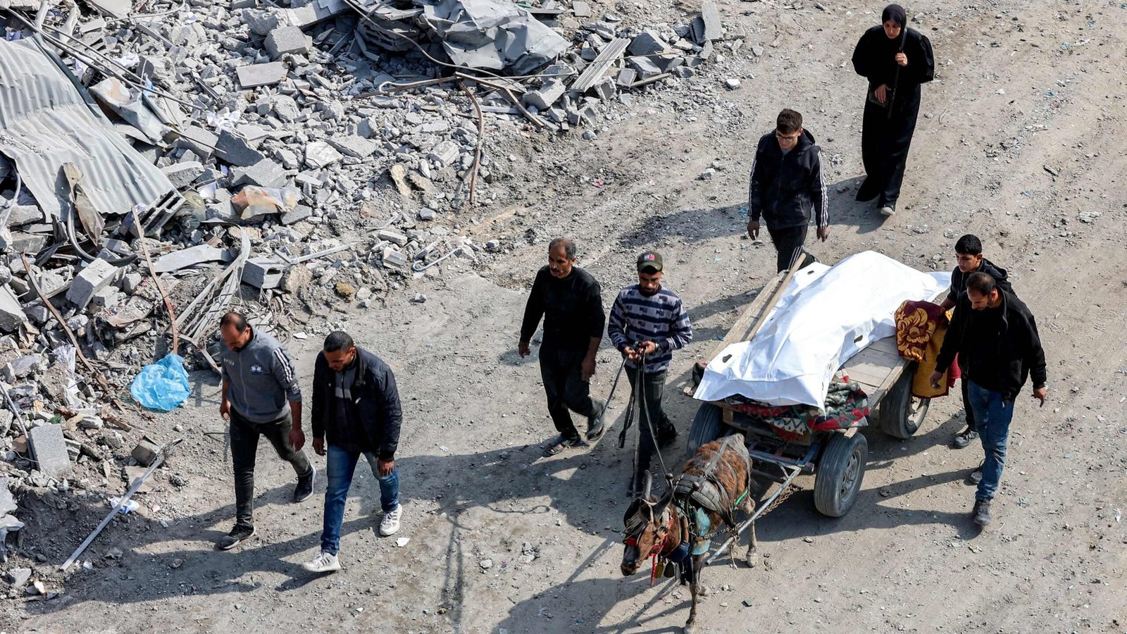Defensa Civil Palestina busca a 10.000 personas entre las ruinas Defensa Civil Palestina busca a 10.000 personas entre las ruinas