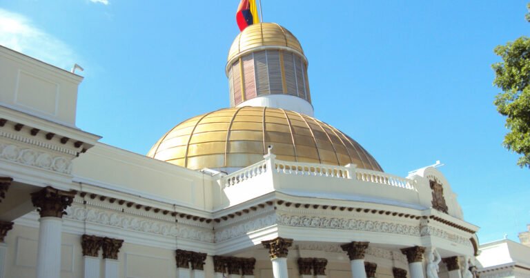 La Asamblea Nacional de Venezuela elige una nueva directiva a cinco días de investir un nuevo presidente