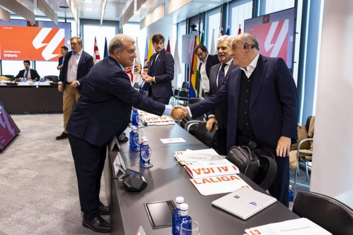Los clubes de LaLiga, contra el CSD por la cautelar a Dani Olmo y Pau Víctor… con un sonado silencio Los clubes de LaLiga, contra el CSD por la cautelar a Dani Olmo y Pau Víctor… con un sonado silencio