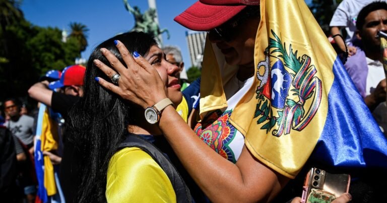 Fotos: una multitud celebró en Plaza de Mayo la visita de Edmundo González Urrutia a la Argentina