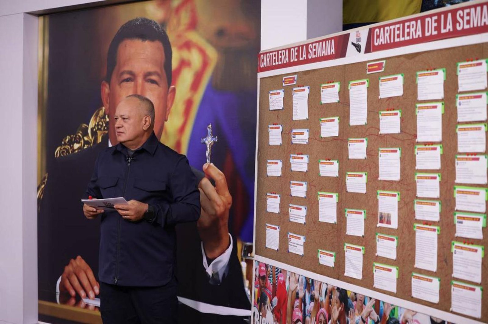 Cabello anuncia captura de grupo que buscaba explotar un helicóptero y vincula a dos comunicadores Cabello anuncia captura de grupo que buscaba explotar un helicóptero y vincula a dos comunicadores