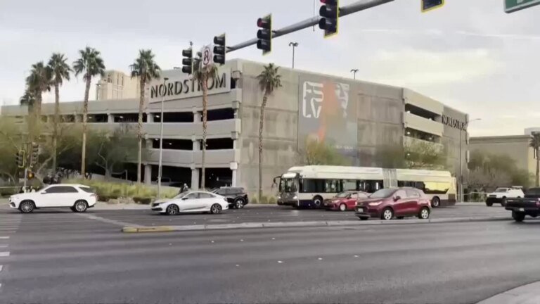 Investigan como posible acto terrorista la explosión de Cybertruck frente a un Trump Hotel