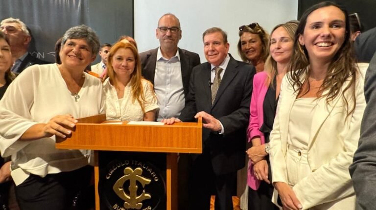 “Es el momento de estar junto al pueblo venezolano”: diputados aliados recibieron a González Urrutia y le manifestaron su apoyo