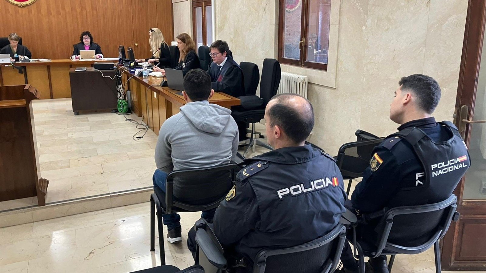 A puerta cerrada el juicio contra un hombre acusado de violar a su hija