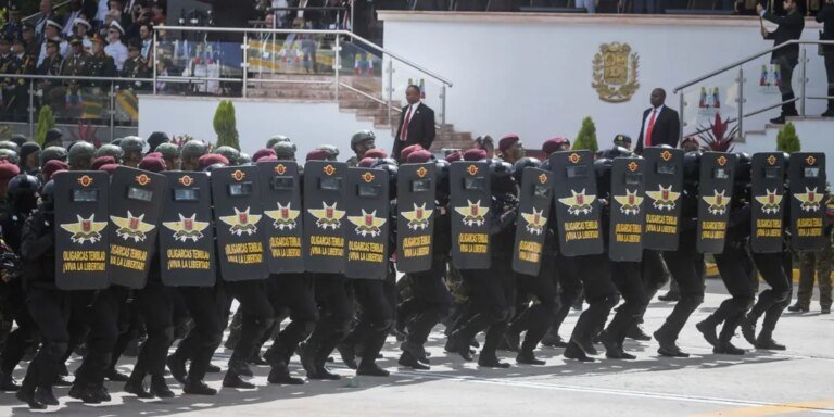Las deserciones en el Ejército bolivariano debilitan a Maduro