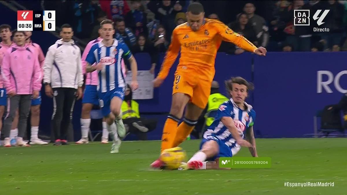 El Madrid pidió la expulsión de Romero por una dura entrada a Mbappé… ¡y después marcó el gol! El Madrid pidió la expulsión de Romero por una dura entrada a Mbappé… ¡y después marcó el gol!