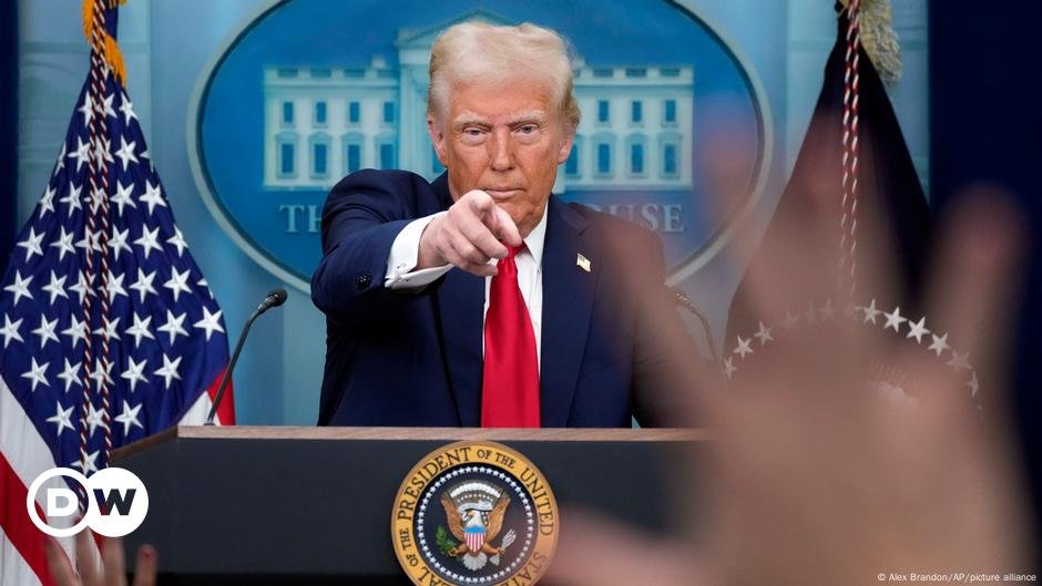 Trump asegura que Venezuela recibirá vuelos con deportados – DW – 01/02/2025