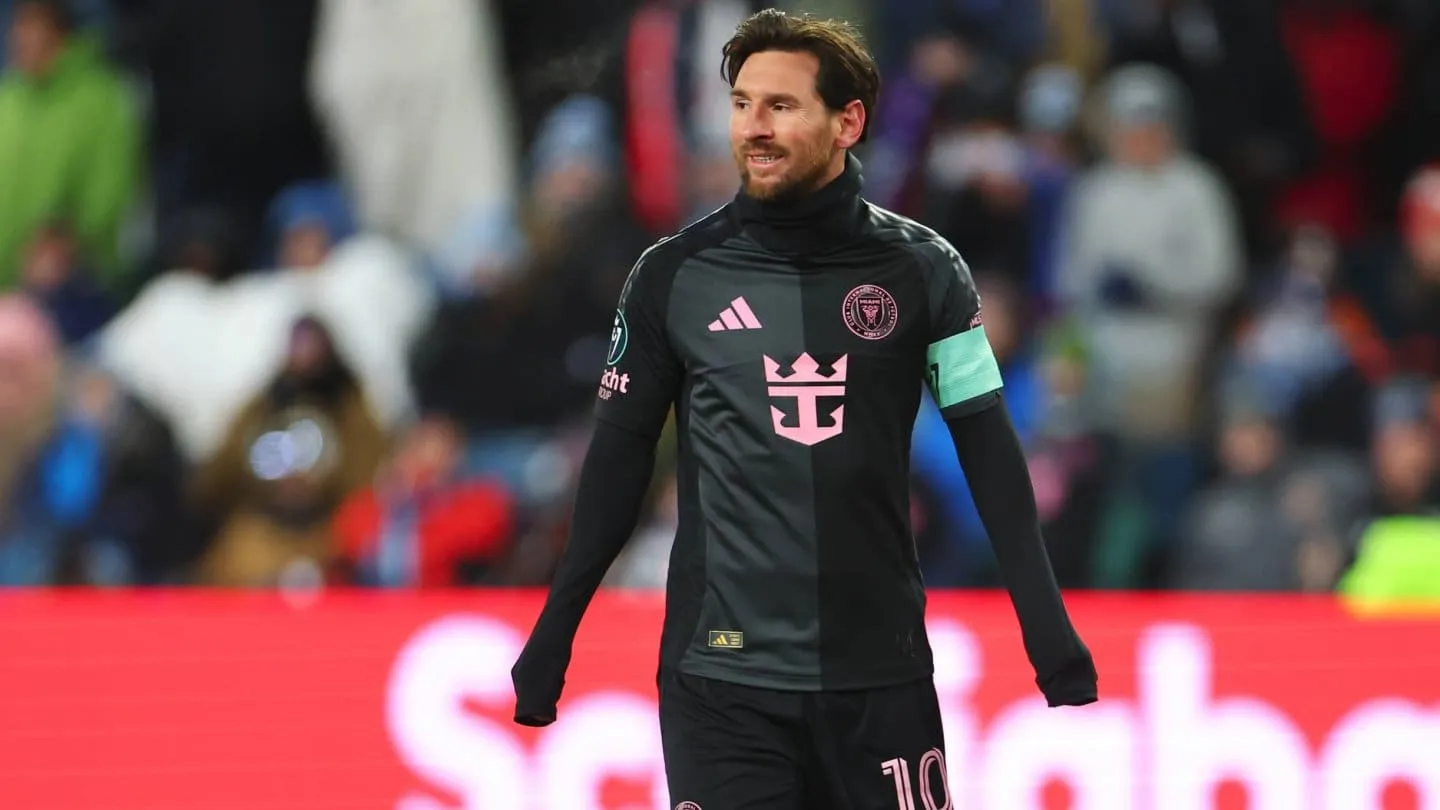 La ingeniosa solución de Messi para combatir el frío extremo durante el partido de Inter Miami en Kansas La ingeniosa solución de Messi para combatir el frío extremo durante el partido de Inter Miami en Kansas