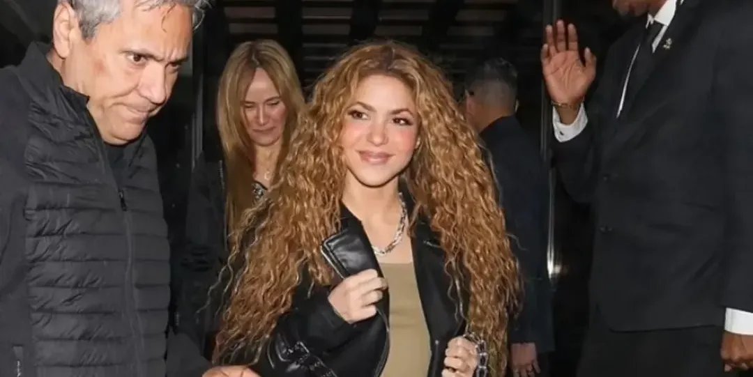 Shakira sorprende llevando zapatillas Converse con maxi plataforma para la fiesta post Premios Grammy coincidiendo con su 48 cumpleaños Shakira sorprende llevando zapatillas Converse con maxi plataforma para la fiesta post Premios Grammy coincidiendo con su 48 cumpleaños