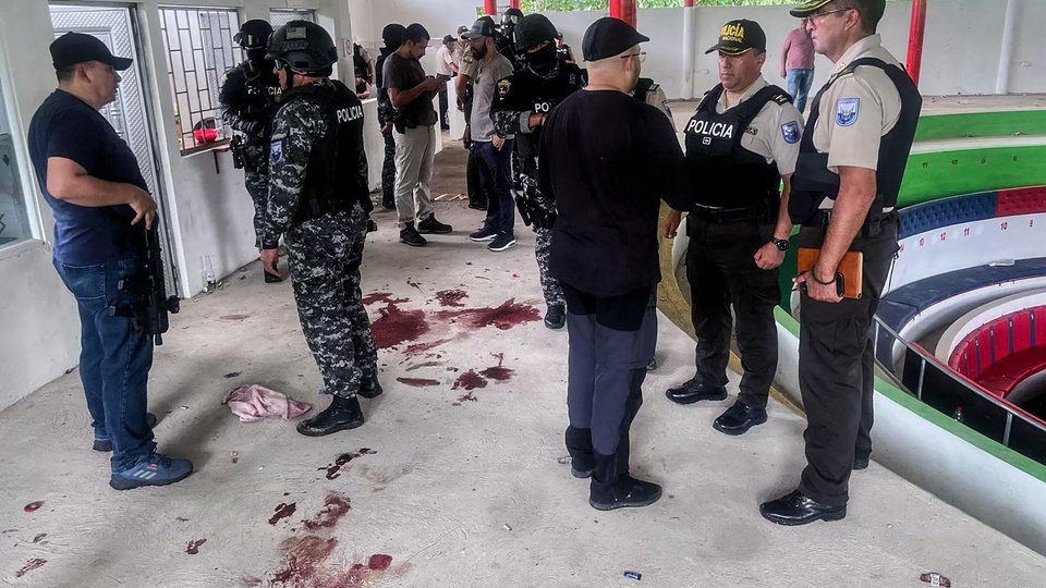Ecuador: al menos once personas asesinadas durante una pelea de gallos | Masacre en la zona costera de Manabí Ecuador: al menos once personas asesinadas durante una pelea de gallos | Masacre en la zona costera de Manabí