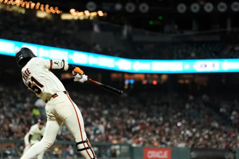 Gigantes vuelve a pegar y supera a los Cerveceros en primero de la serie
