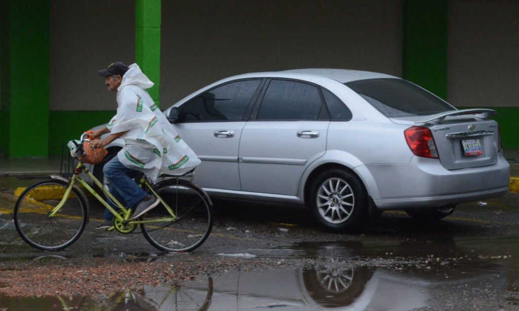 Zulia amanece con lluvias y descargas eléctricas y prevén más precipitaciones Zulia amanece con lluvias y descargas eléctricas y prevén más precipitaciones