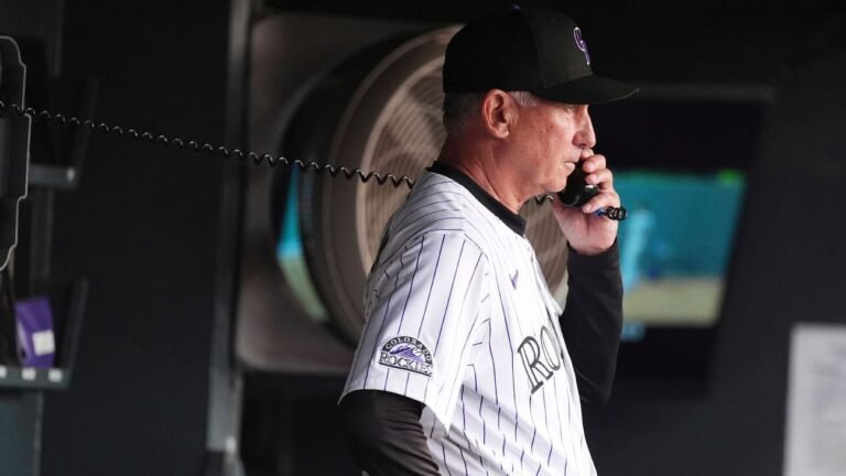 GM de Rockies respalda a Bud Black antes de caer 21-0 ante Padres