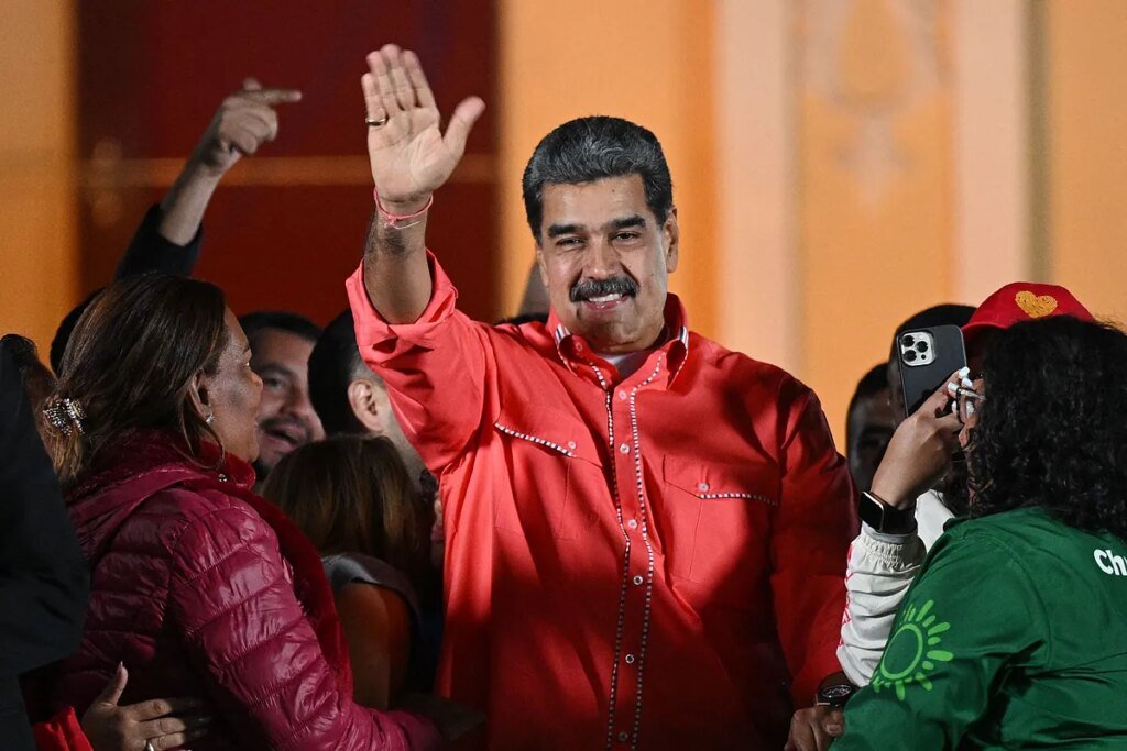 El chavismo canta victoria pero Machado exige a los militares que actúen tras el fiasco electoral de Maduro El chavismo canta victoria pero Machado exige a los militares que actúen tras el fiasco electoral de Maduro