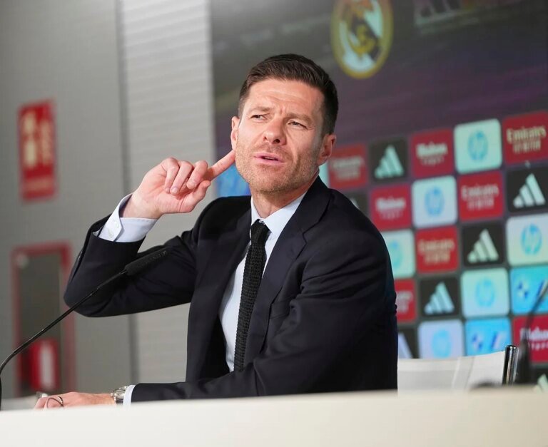 Manual de instrucciones del entrenador Xabi Alonso: "Mete mucha caña táctica y es muy exigente. Los jugadores volverán a la escuela"