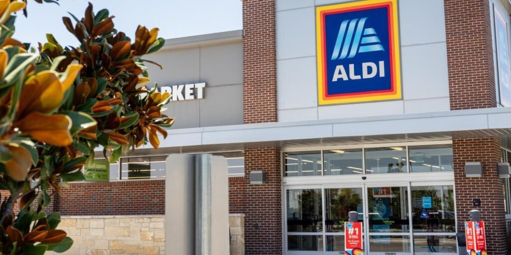 Aldi comenzará a cobrar una tarifa a sus clientes para entrar a sus tiendas aunque no compren Aldi comenzará a cobrar una tarifa a sus clientes para entrar a sus tiendas aunque no compren