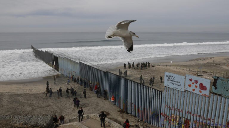 Supremo de EE. UU. avala a Trump y le permite retirar el 'parole' humanitario a medio millón de migrantes