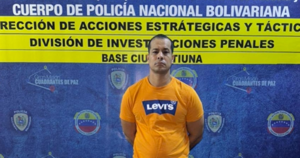La dictadura chavista arrestó al presunto administrador de una cuenta en redes sociales que difunde el precio del dólar paralelo La dictadura chavista arrestó al presunto administrador de una cuenta en redes sociales que difunde el precio del dólar paralelo