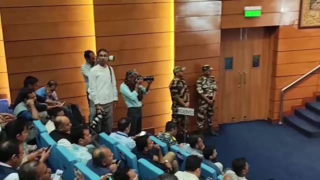El Ejército indio afirma que sus bases y sistemas militares se encuentran completamente funcionales y listos para actuar El Ejército indio afirma que sus bases y sistemas militares se encuentran completamente funcionales y listos para actuar