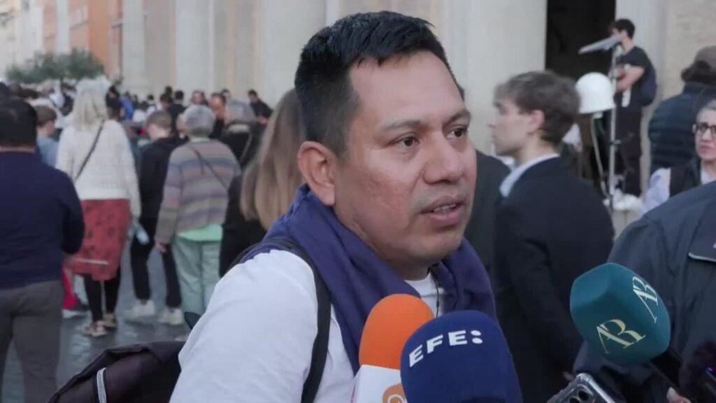 Peruanos y estadounidenses celebran la elección del papa León XIV Peruanos y estadounidenses celebran la elección del papa León XIV