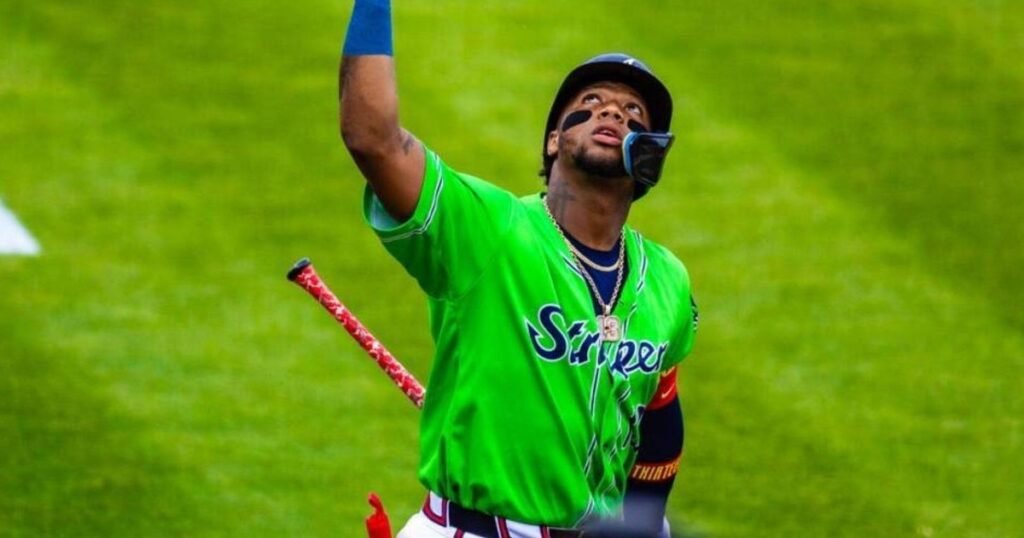 Ronald Acuña Jr. conecta monstruoso jonrón a 420+ pies, manteniendo gran optimismo Ronald Acuña Jr. conecta monstruoso jonrón a 420+ pies, manteniendo gran optimismo