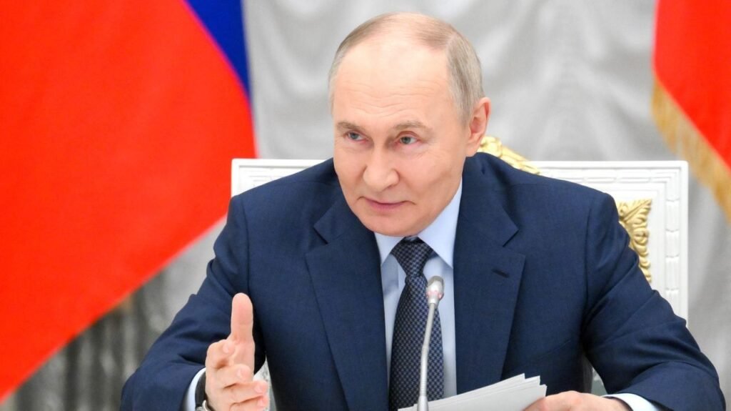 Trump valora imponer más sanciones al Kremlin: «Está jugando con fuego»